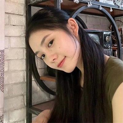 她比烟花寂寞